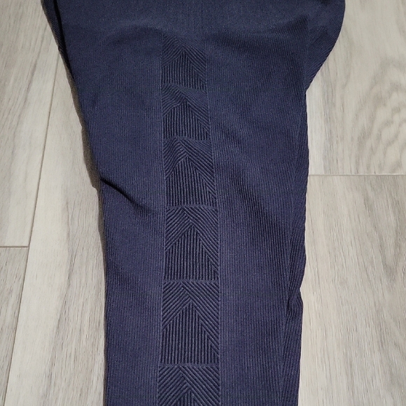 Vuori Shaping Ribbed Leggings Size M EUC - Picture 3 of 3